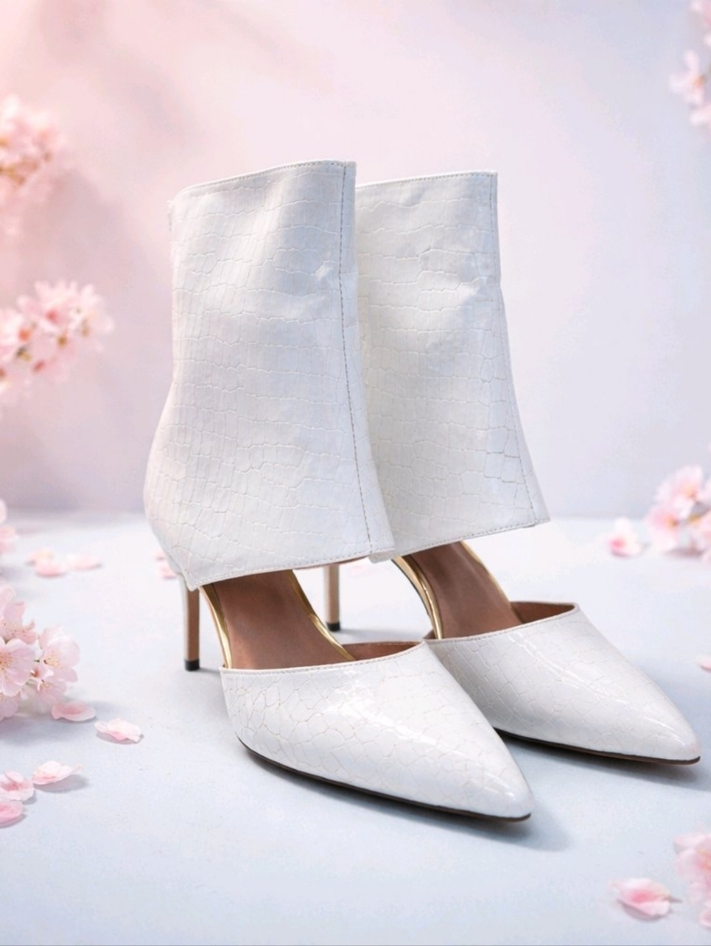 THINGS II COME NEW WHITE IRIDESCENT SNAKE STILETTOS